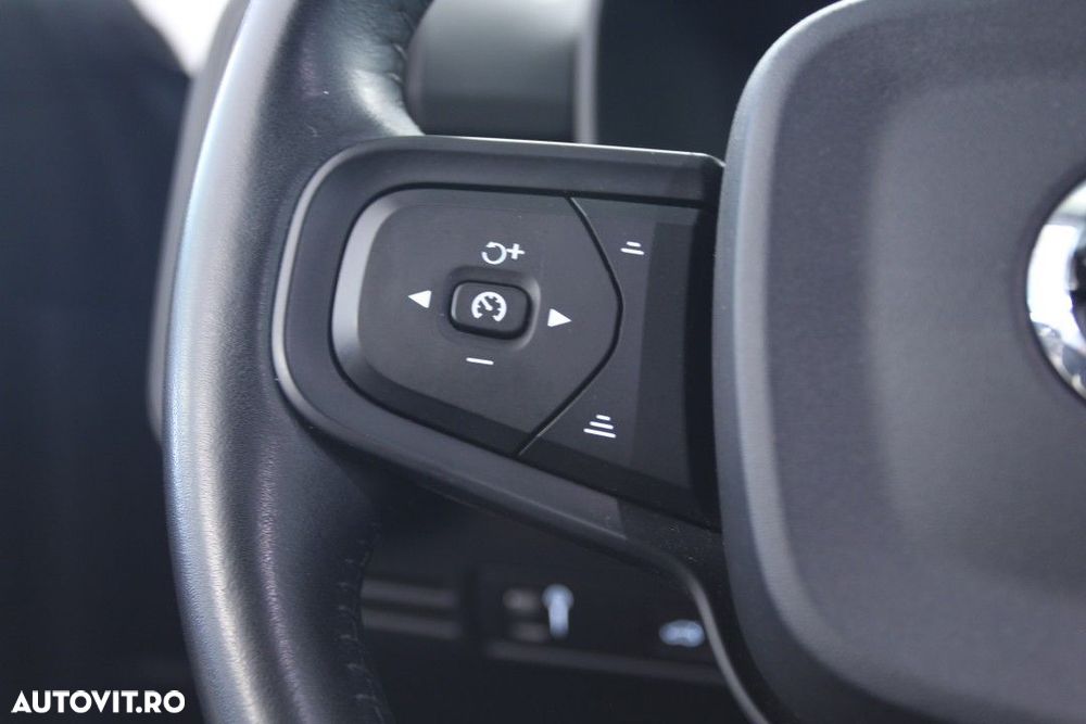 Volvo XC 40 - 25