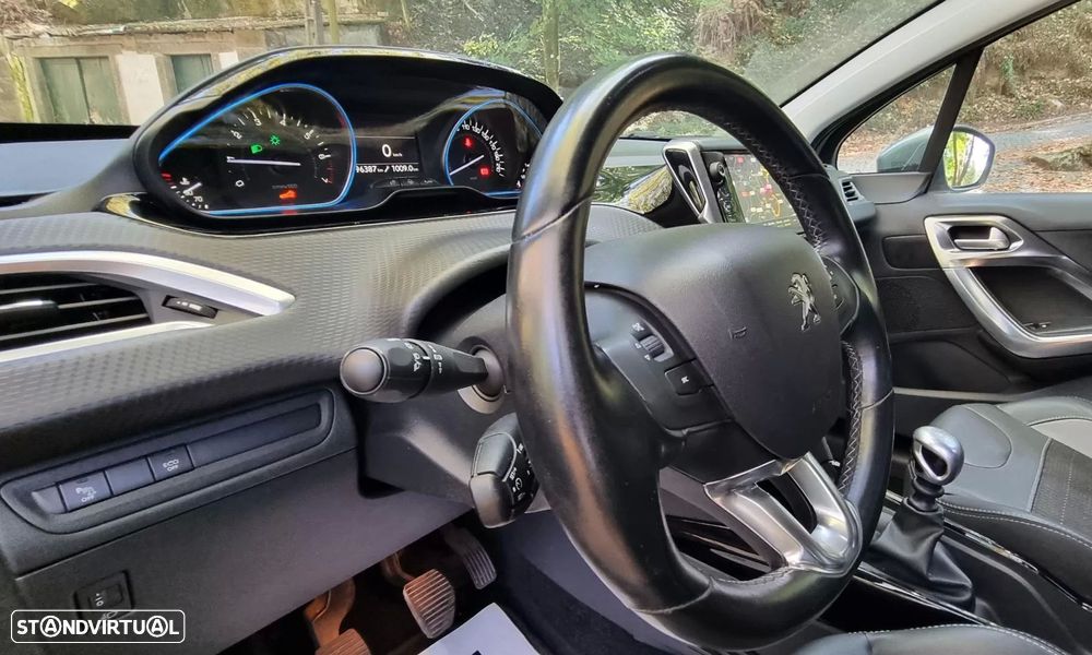 Peugeot 2008 1.2 PureTech Allure - 26