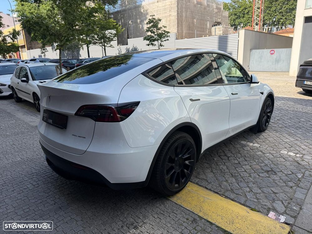 Tesla Model Y Long Range Dual Motor AWD - 4