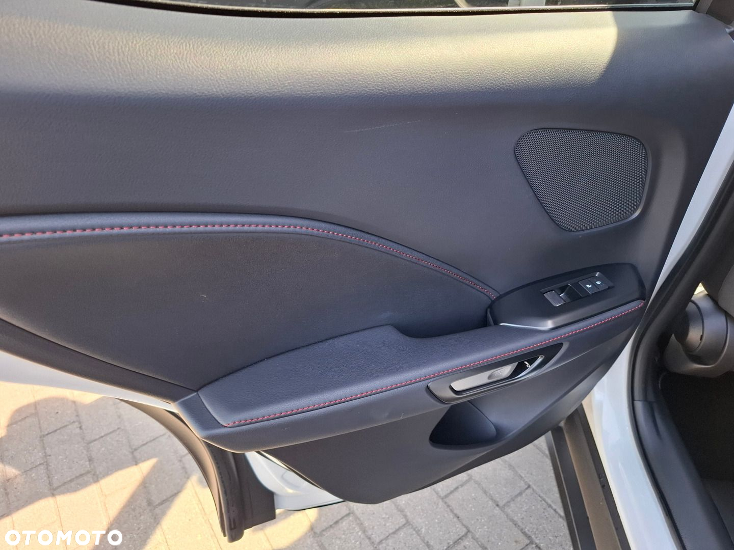 Lexus LBX 1.5 Hybrid Emotion - 17