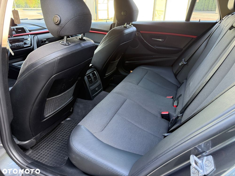 BMW Seria 3 318d Sport Line Shadow - 13