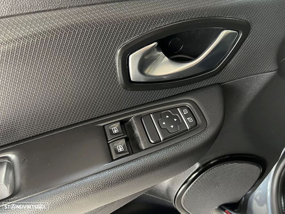 Renault Clio 0.9 TCe Limited Bi-Fuel - 17