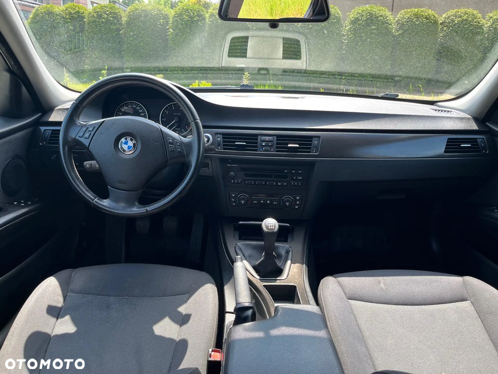 BMW Seria 3 318i - 12