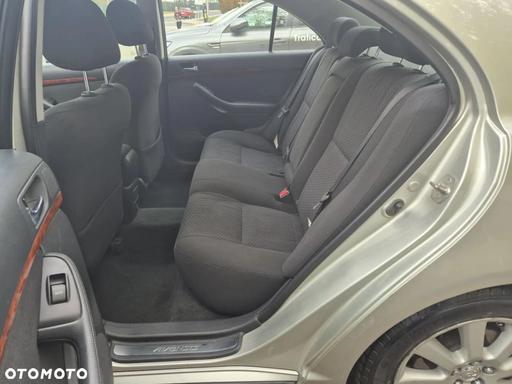 Toyota Avensis 2.0 VVT-i Sol - 13