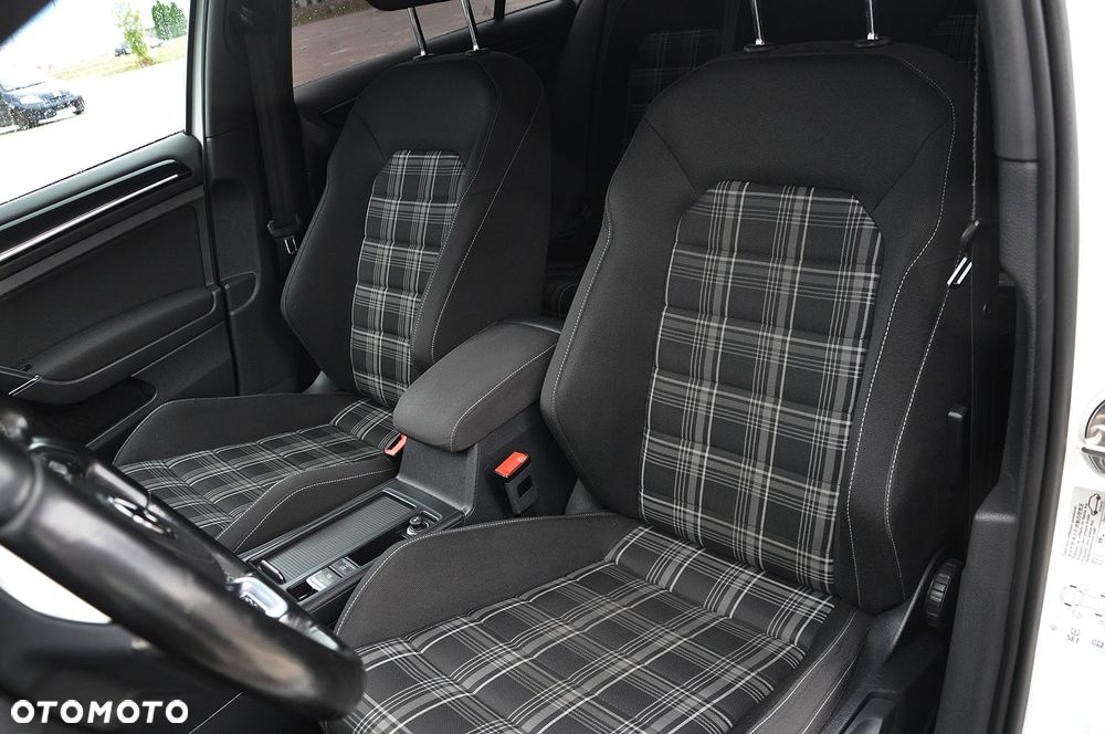Volkswagen Golf GTD BlueMotion Technology - 32