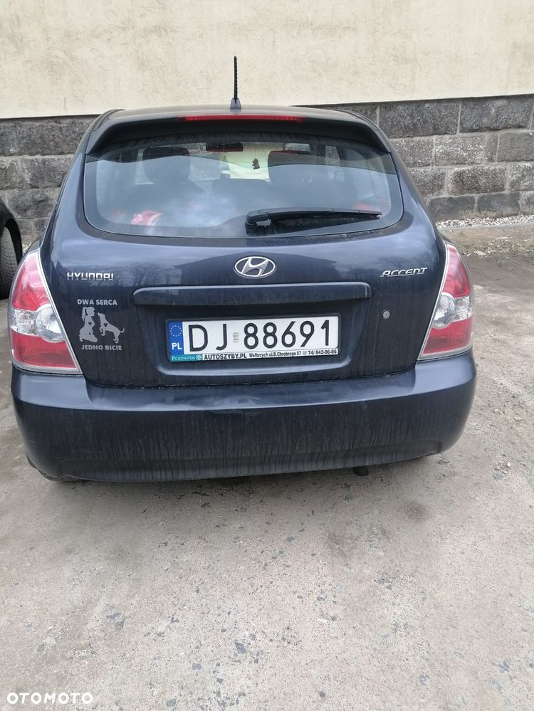 Hyundai Accent - 5