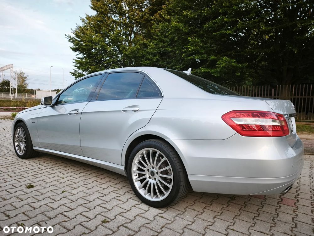 Mercedes-Benz Klasa E 300 CDI DPF BlueEFFICIENCY 7G-TRONIC Avantgarde - 3