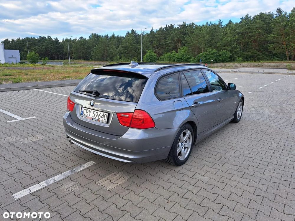 BMW Seria 3 318d DPF Touring Edition Exclusive - 6