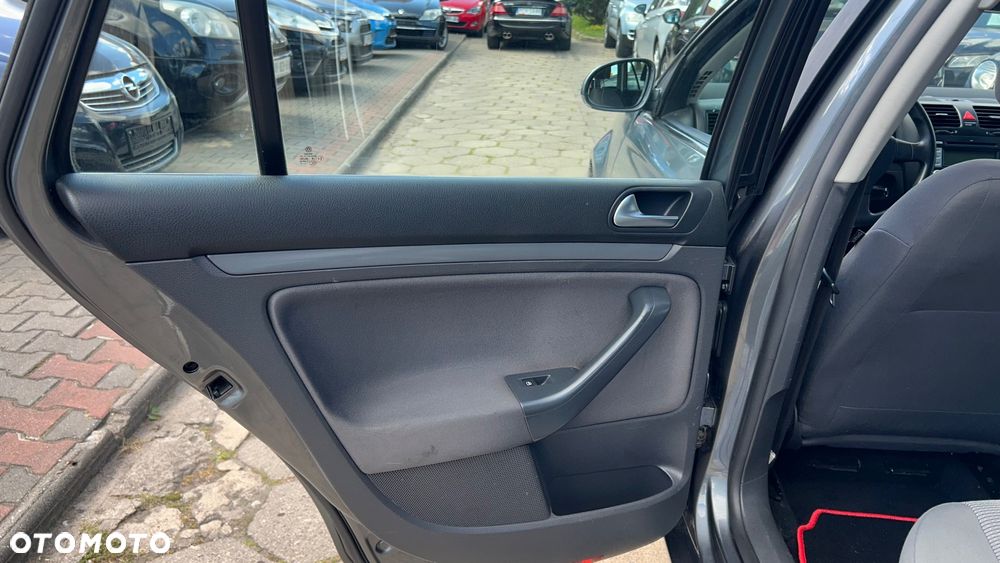 Volkswagen Golf 1.6 Comfortline - 30