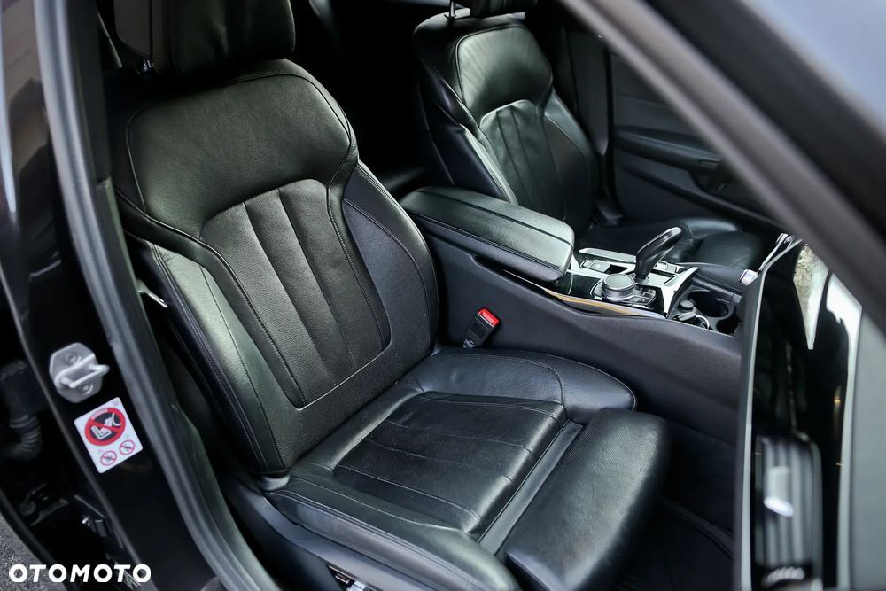 BMW Seria 5 520d Sport Line - 23