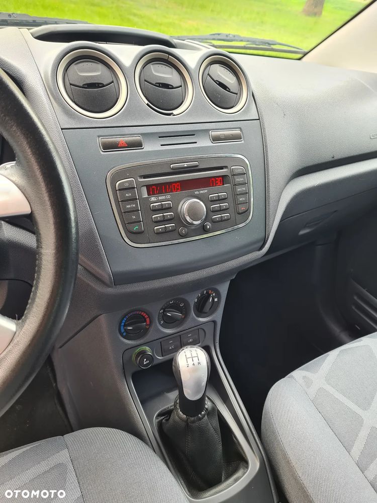 Ford Tourneo Connect - 13