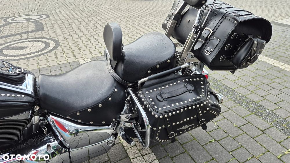 Suzuki Intruder - 12