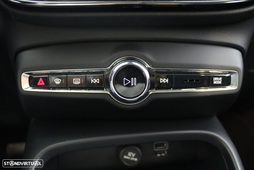 Volvo XC 40 2.0 D3 Momentum Geartronic - 26