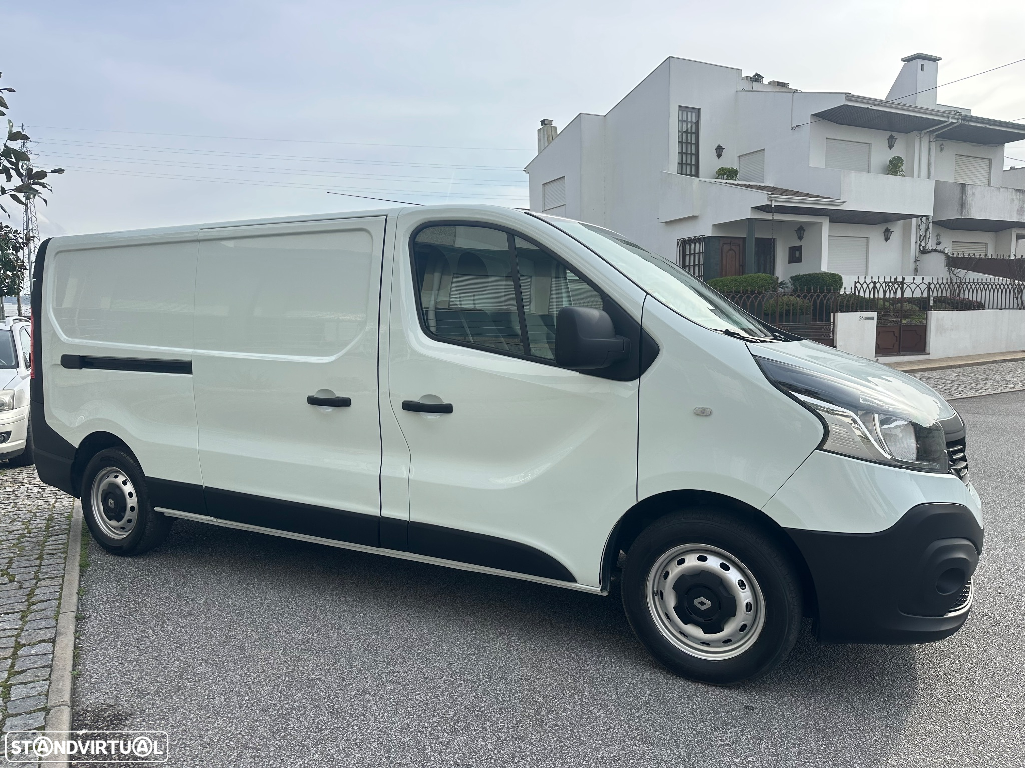 Renault Trafic L2H1 Longa Nacional - 3