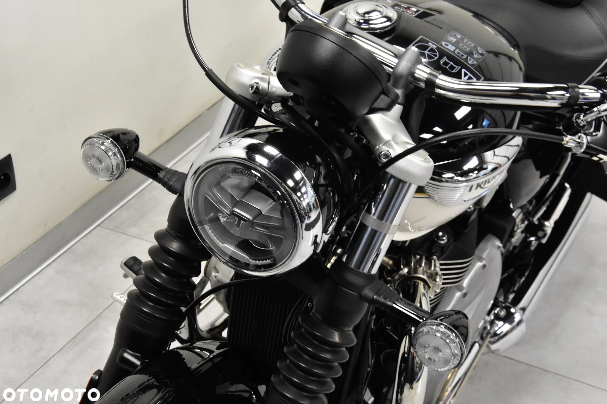 Triumph Bonneville - 19