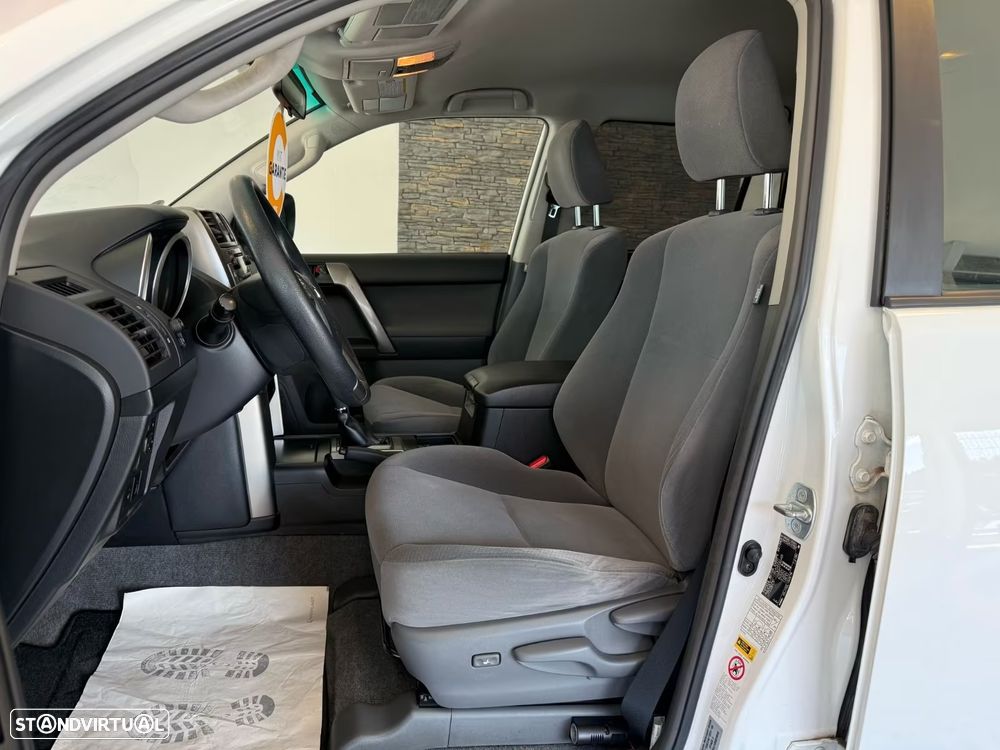 Toyota Land Cruiser - 12