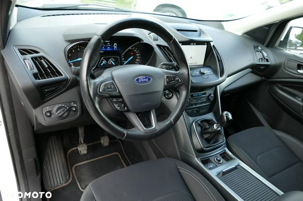 Ford Kuga 1.5 EcoBoost 2x4 Titanium - 24