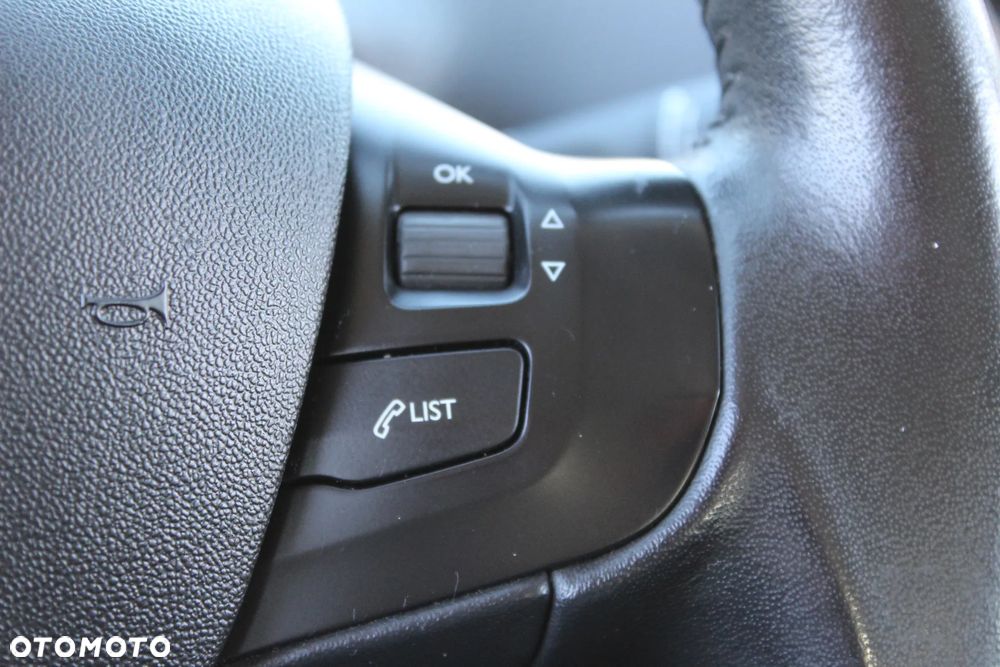 Peugeot 2008 1.6 BlueHDi Style S&S - 19