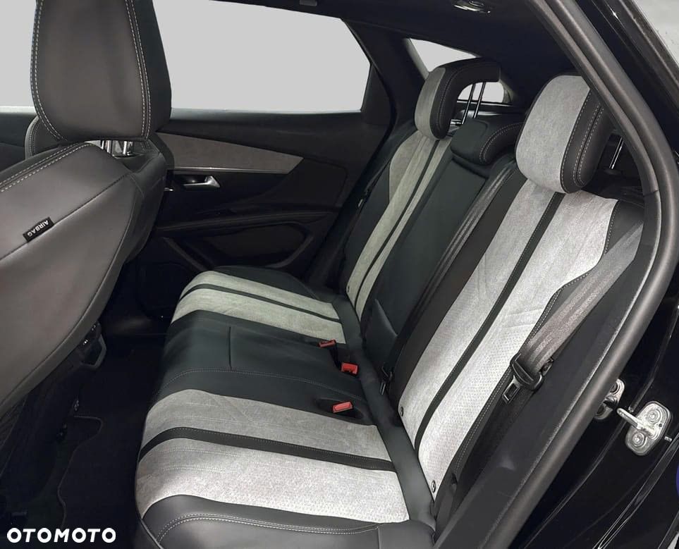 Peugeot 3008 1.6 PureTech HYbrid4 GT Line S&S EAT8 - 12