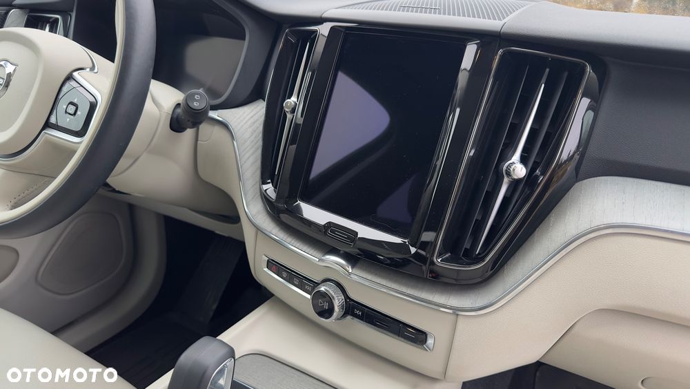 Volvo XC 60 T8 Plug-In Hybrid AWD Ultra Bright - 7