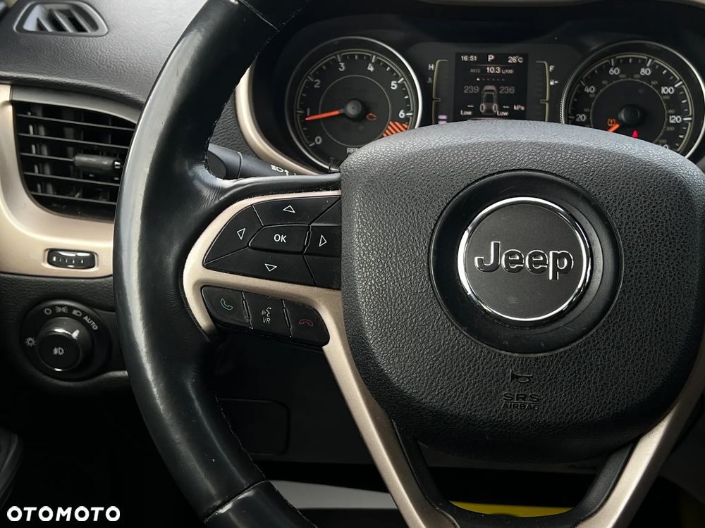 Jeep Cherokee - 16