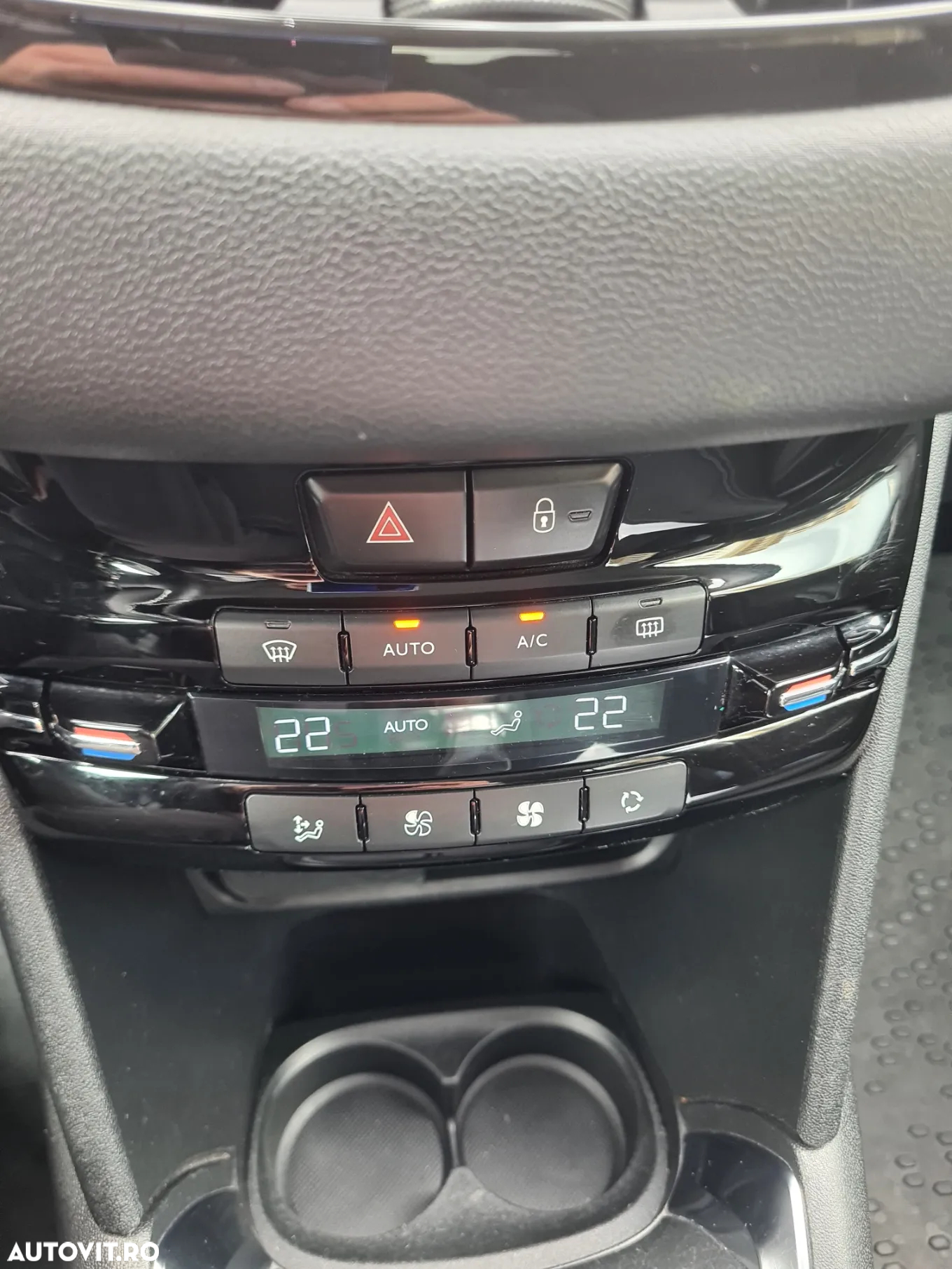 Peugeot 208 1.6 e-HDi FAP STT Allure - 14