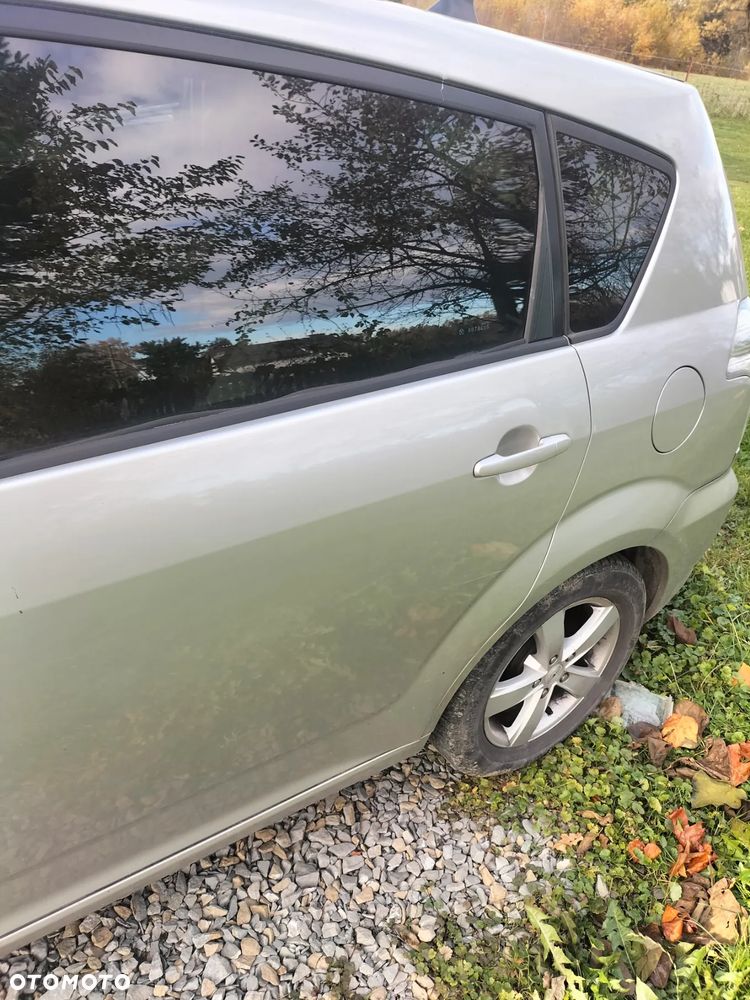 Toyota Corolla Verso 2.2 D-4D Gold - 10