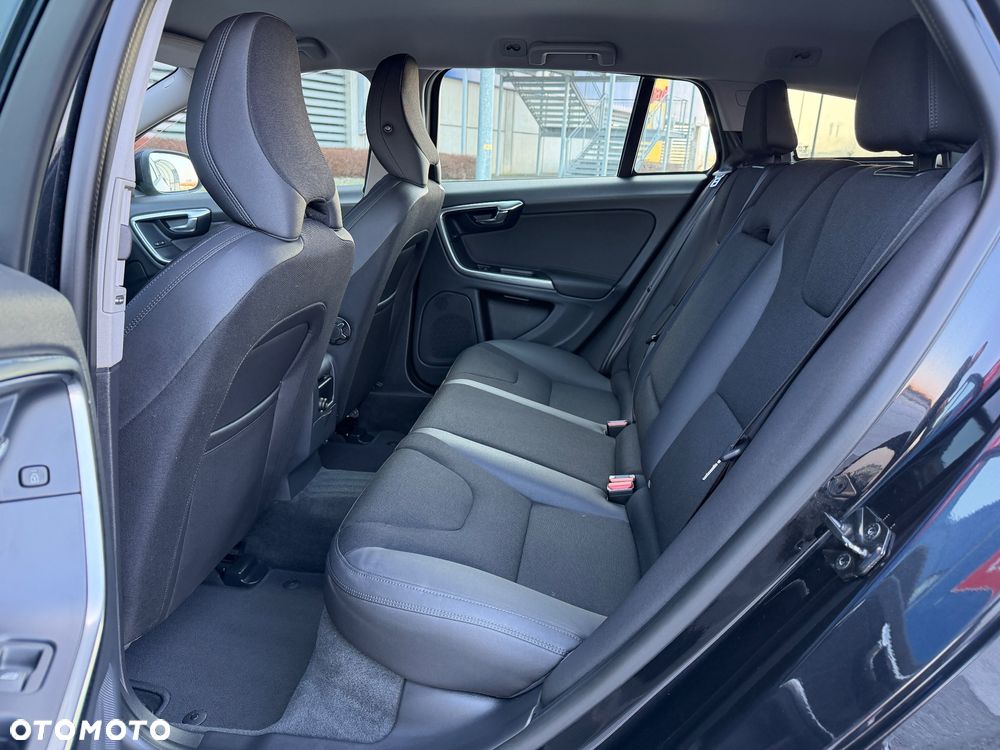 Volvo V60 D3 Summum - 25
