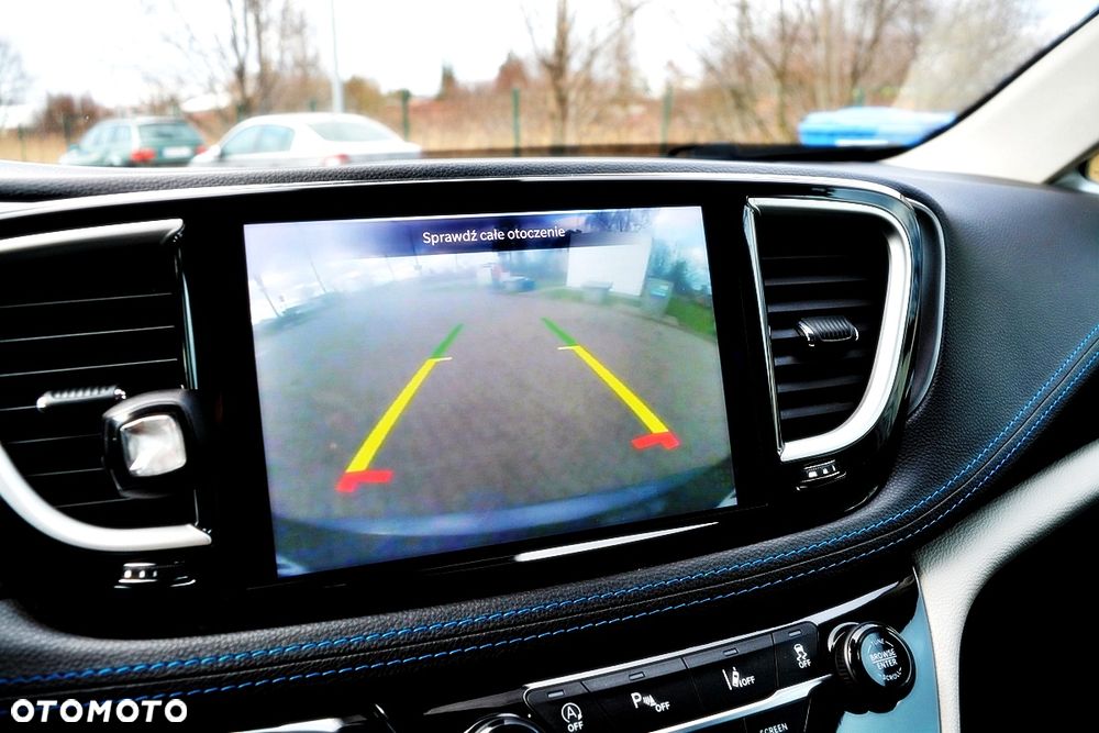 Chrysler Pacifica - 9