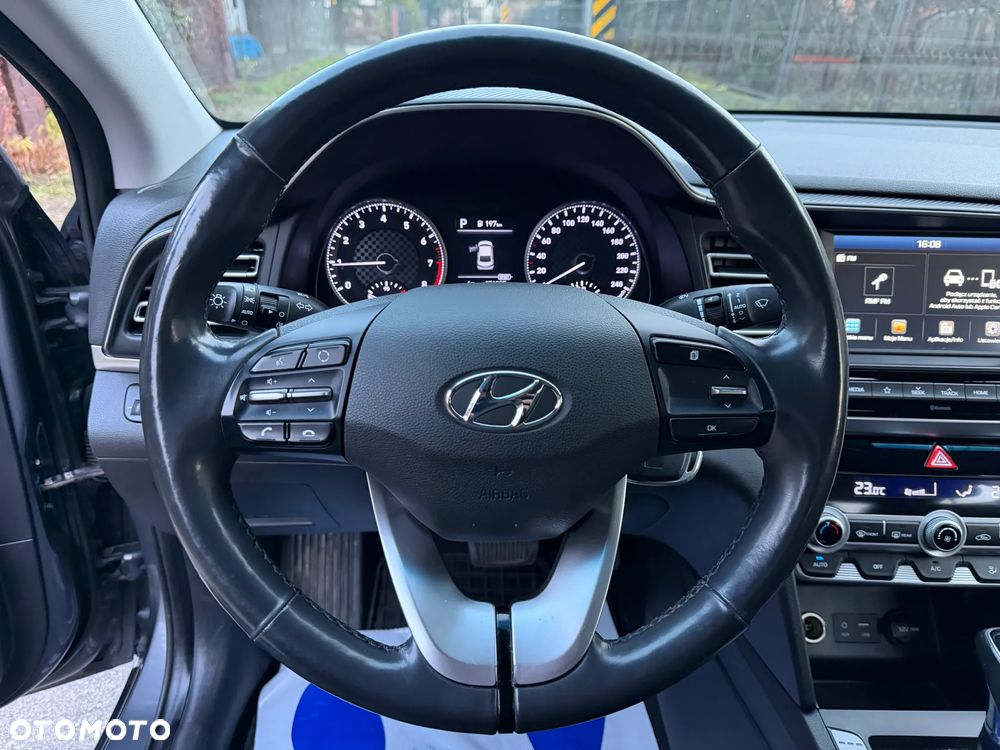 Hyundai Elantra 1.6 Comfort - 25