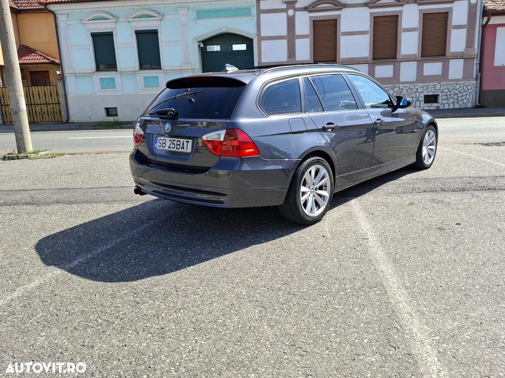 BMW Seria 3 318d DPF Touring - 13
