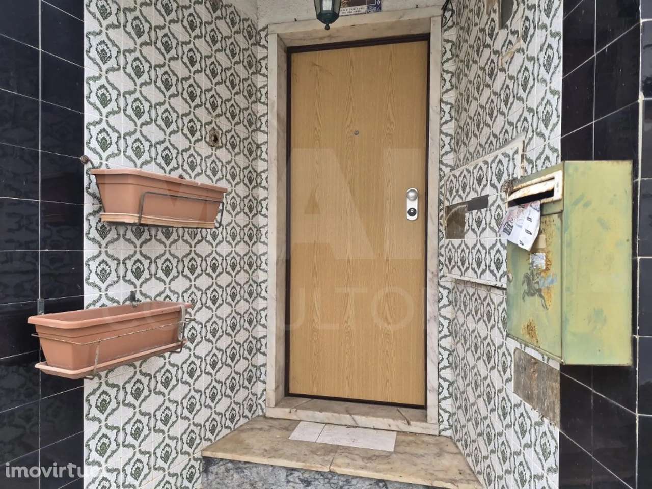 Oportunidade de Investimento em Vialonga – Moradia T2 para Remodelação - Grande imagem: 2/12