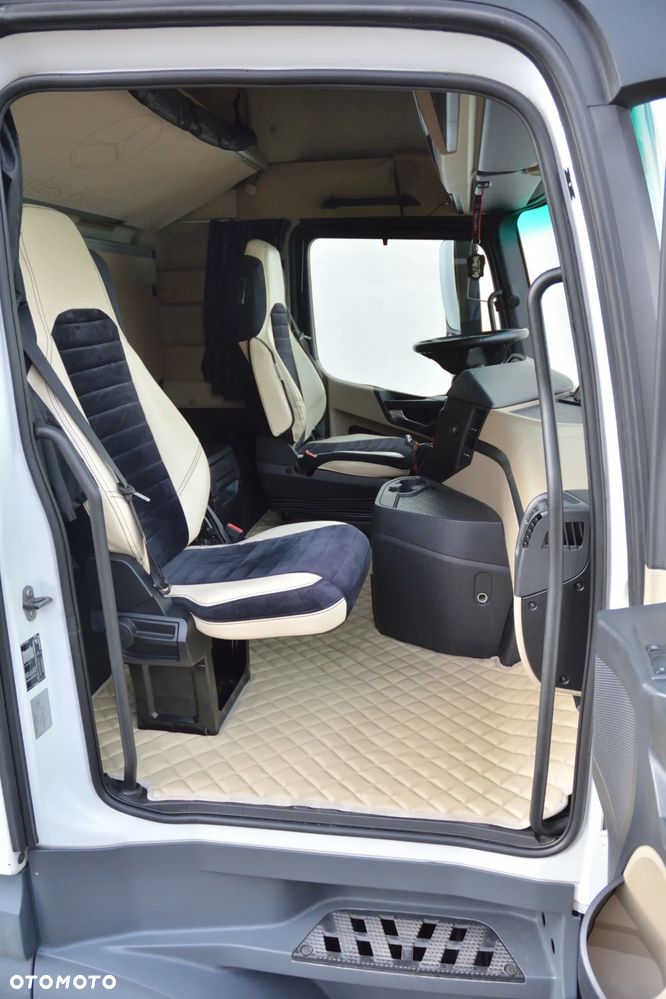 Mercedes-Benz Actros - 8