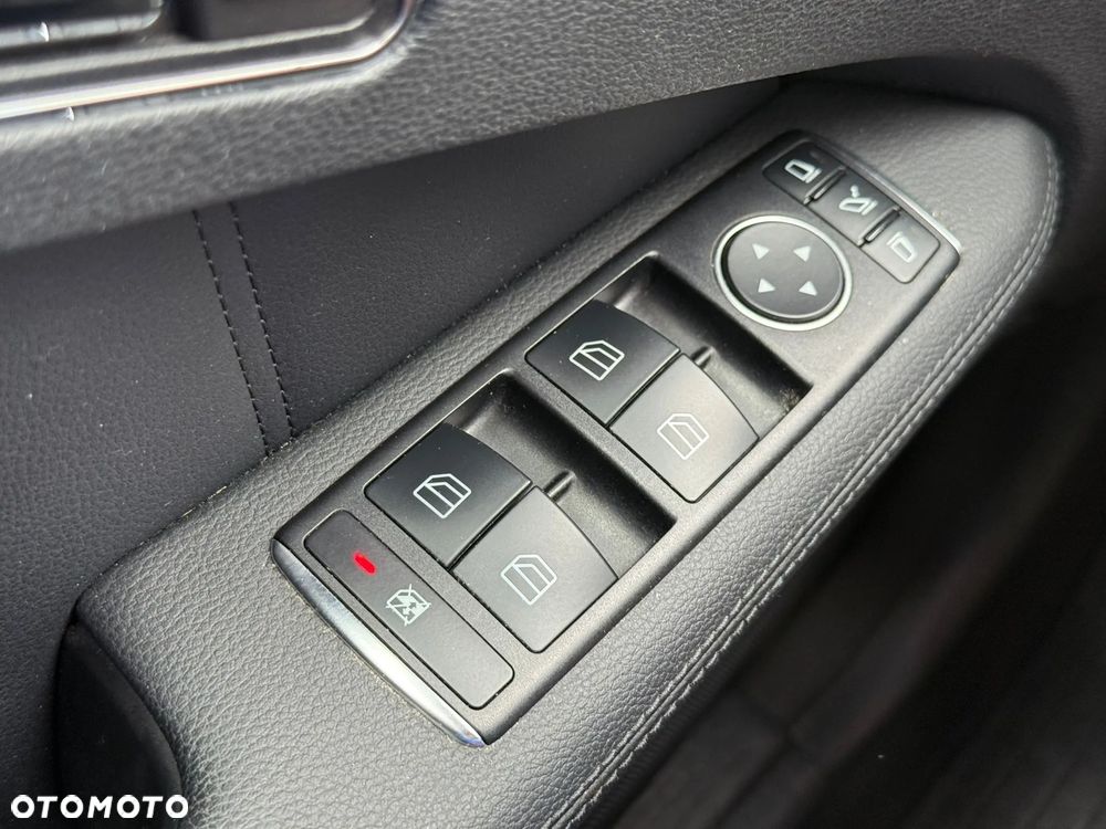 Mercedes-Benz Klasa E 200 CDI BlueEff - 32