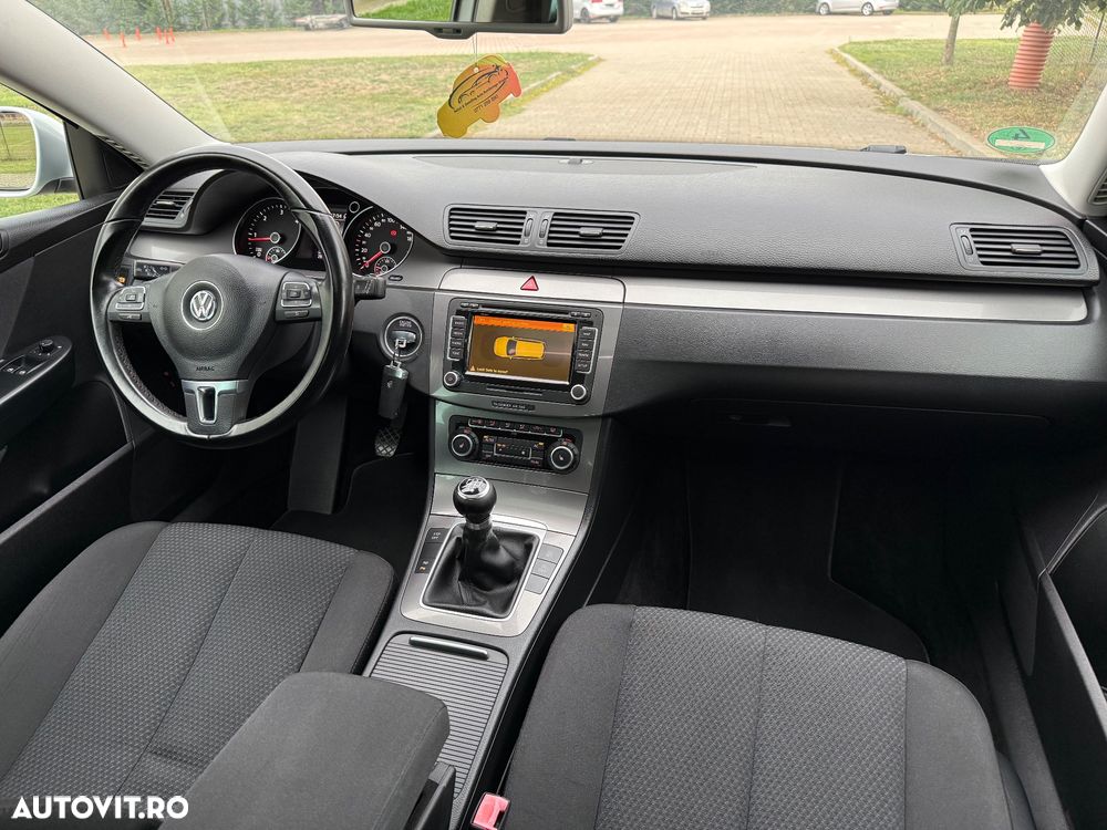 Volkswagen Passat - 11