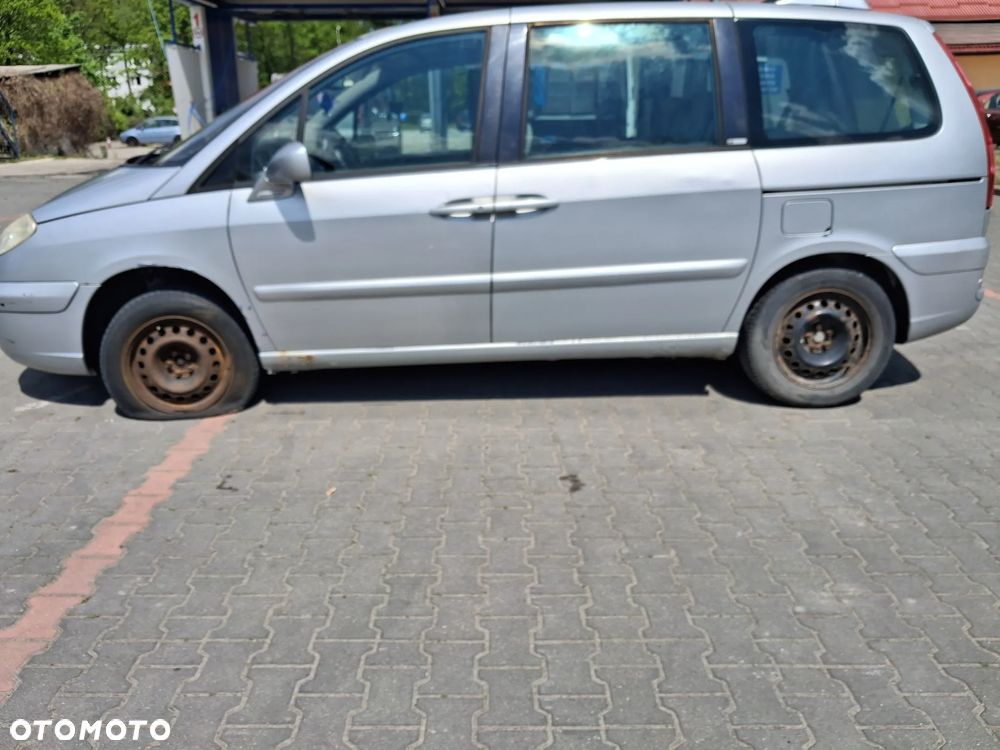 Citroen C8 Peugeot 807 silnik kompletny 2.2 HDI 128KM 4HW DW12 TED4 kolektor przepustnica wtrysk pompa alternator sprężarka skrzynia biegów dwumasa drzwi EZR srebrne klapa maska zderzak lusterko listwa przesuwne boczne klamka zamek rolka wahacz czujnik ciśnienia doładowania mikrostyk blenda pas konsola schowek boczek drzwi fotel obrotowy fotele elektryczne magistrala wody podsufitka panel sterownik wyświetlacz moduł szyba poduszka kierownica manetki zwijak radio mechanizm wydech tłumik mcperson zacisk hamulcowy lampa felga hak czujnik parkowania moduł BSM BSI lampa xenon europa zbiorniczek rura przewód wyświetlacz NA CZĘŚCI WSZYSTKIE CZĘŚCI - 3
