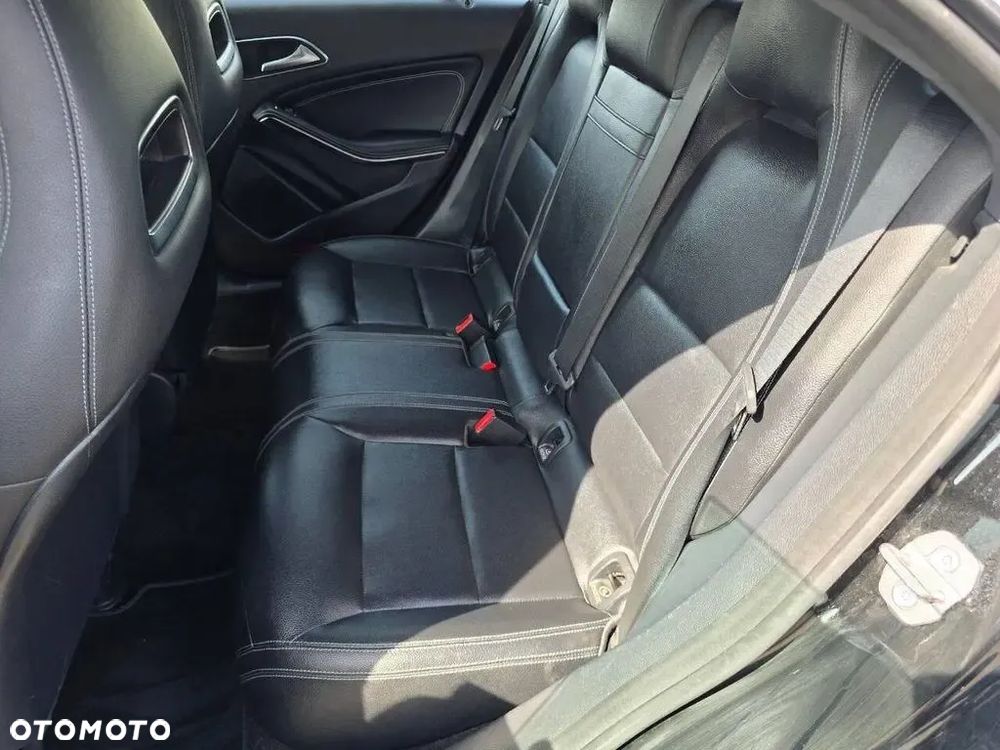 Mercedes-Benz CLA 250 4Matic 7G-DCT AMG Line - 6
