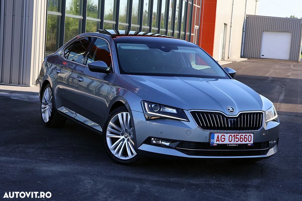 Skoda Superb 2.0 TDI Premium Edition - 1