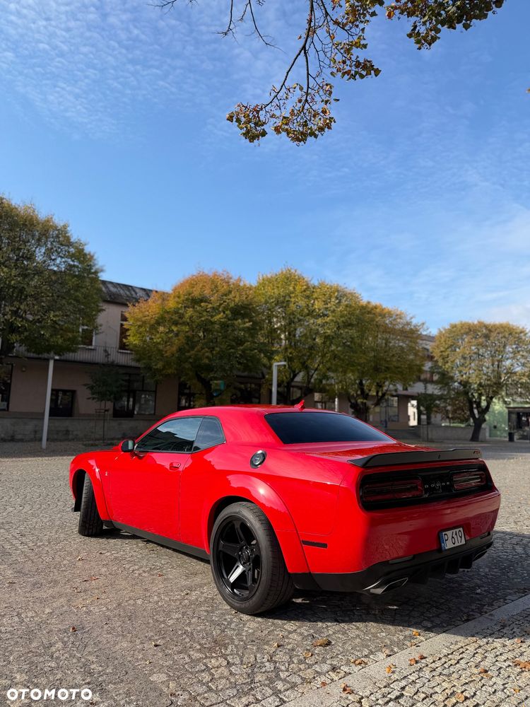 Dodge Challenger - 11