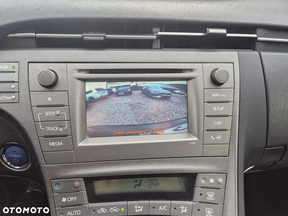 Toyota Prius 1.8 HSD Premium - 11