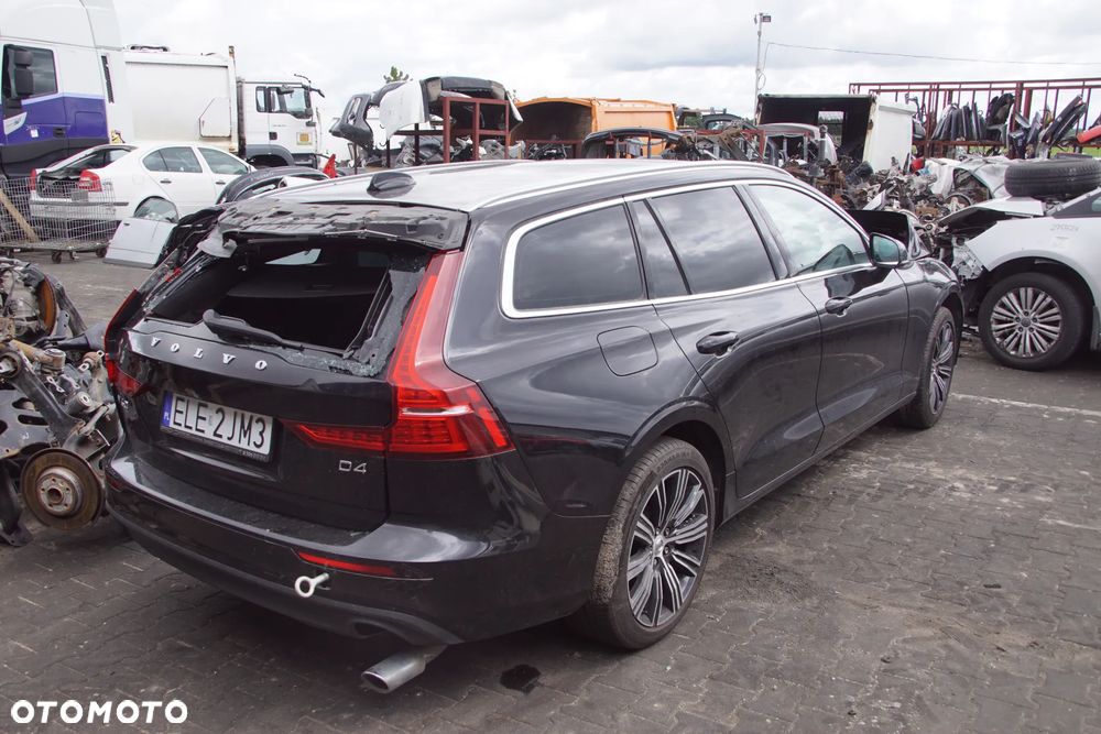 Auto na części - Volvo V60 II 2.0 D4 190 KM D4204T14 TG-81SC 717 2020R Silnik Skrzynia Drzwi Błotnik Zderzak Lampa Lusterko Klamka Szyba Deska Kokpit Sterownik Moduł Czujnik Licznik Wyświetlacz Panel Kierownica - 4