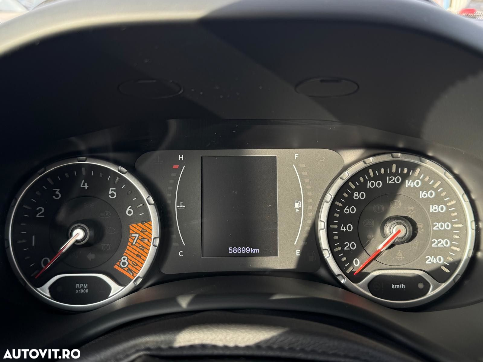 Jeep Renegade - 8