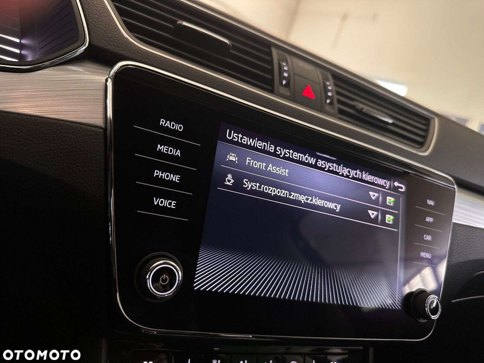 Skoda Superb 2.0 TDI SCR Ambition DSG - 26