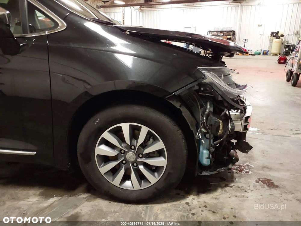 Chrysler Pacifica - 2