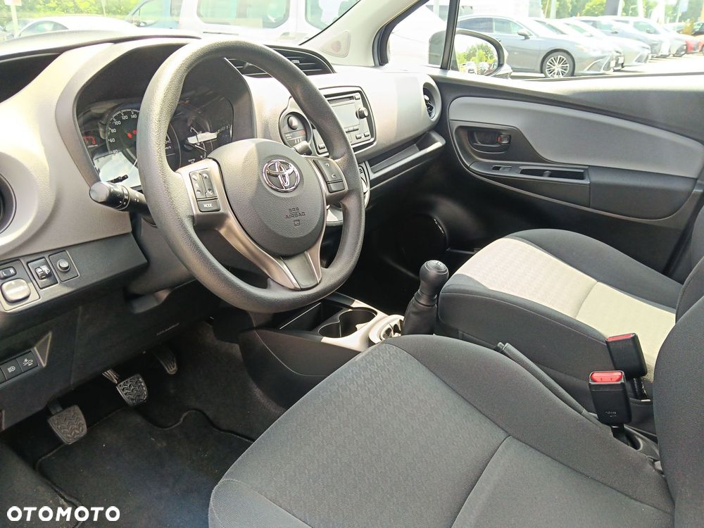 Toyota Yaris - 10