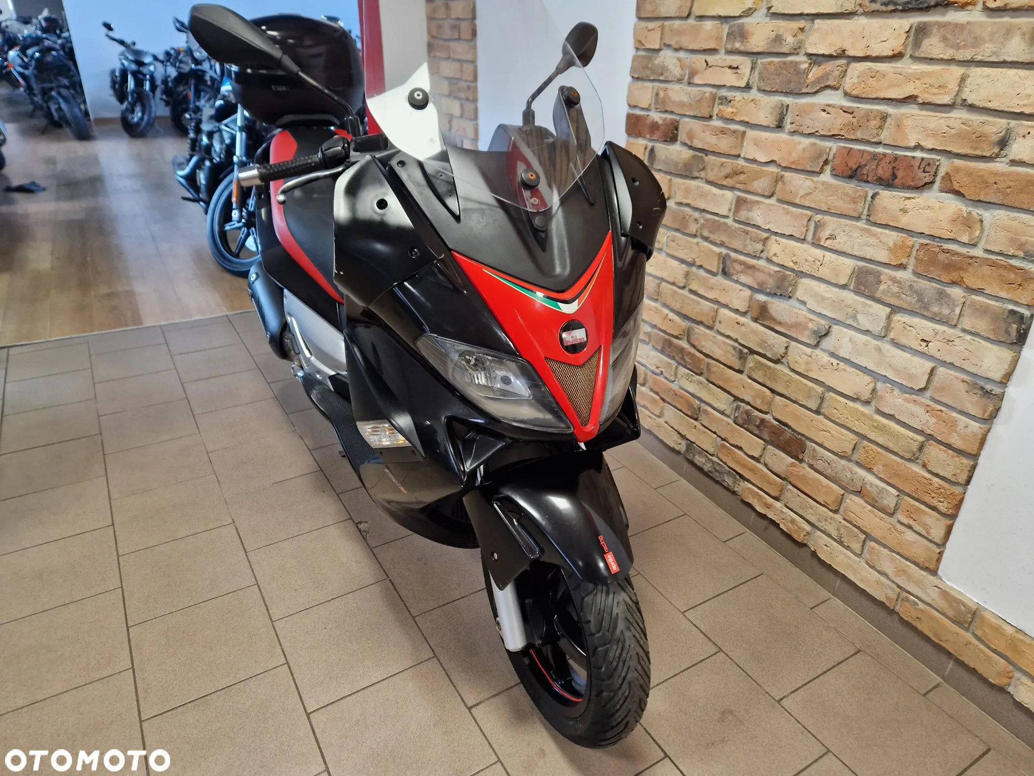 Aprilia SR - 16