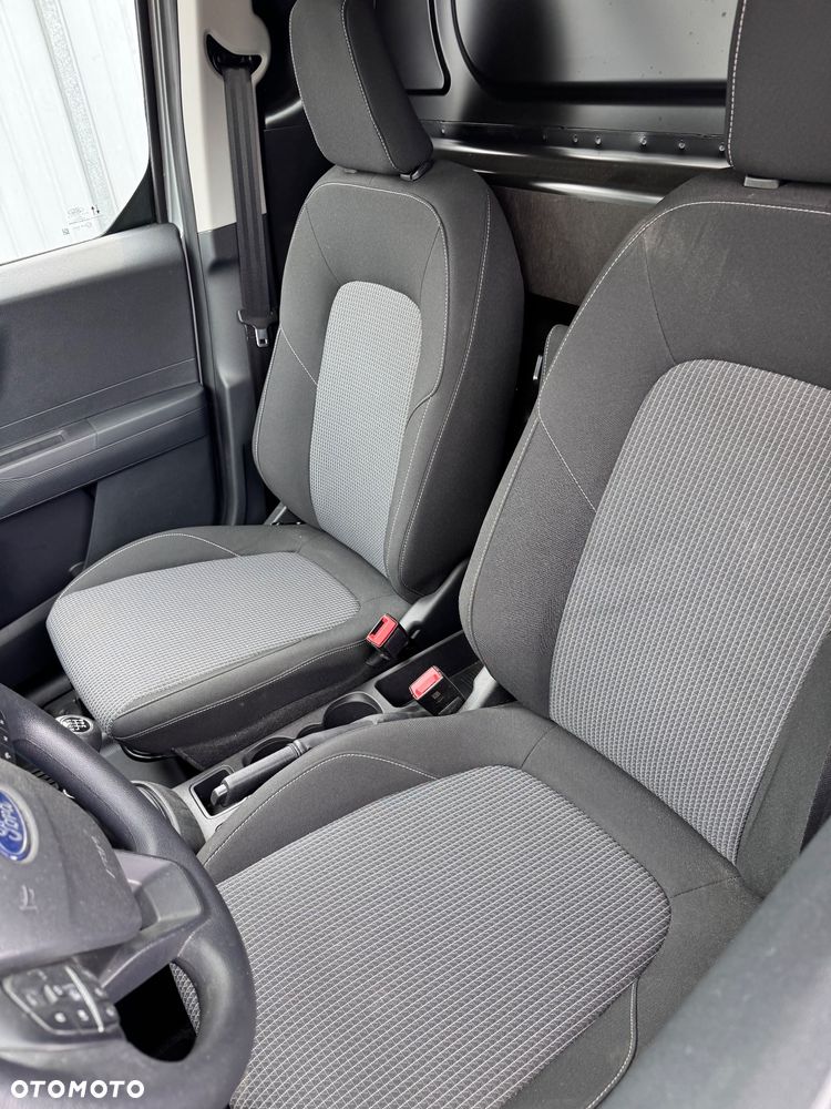 Ford Transit Courier - 11