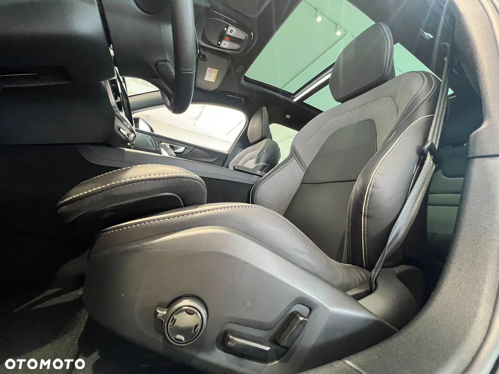 Volvo V60 B4 B Ultimate Dark - 24