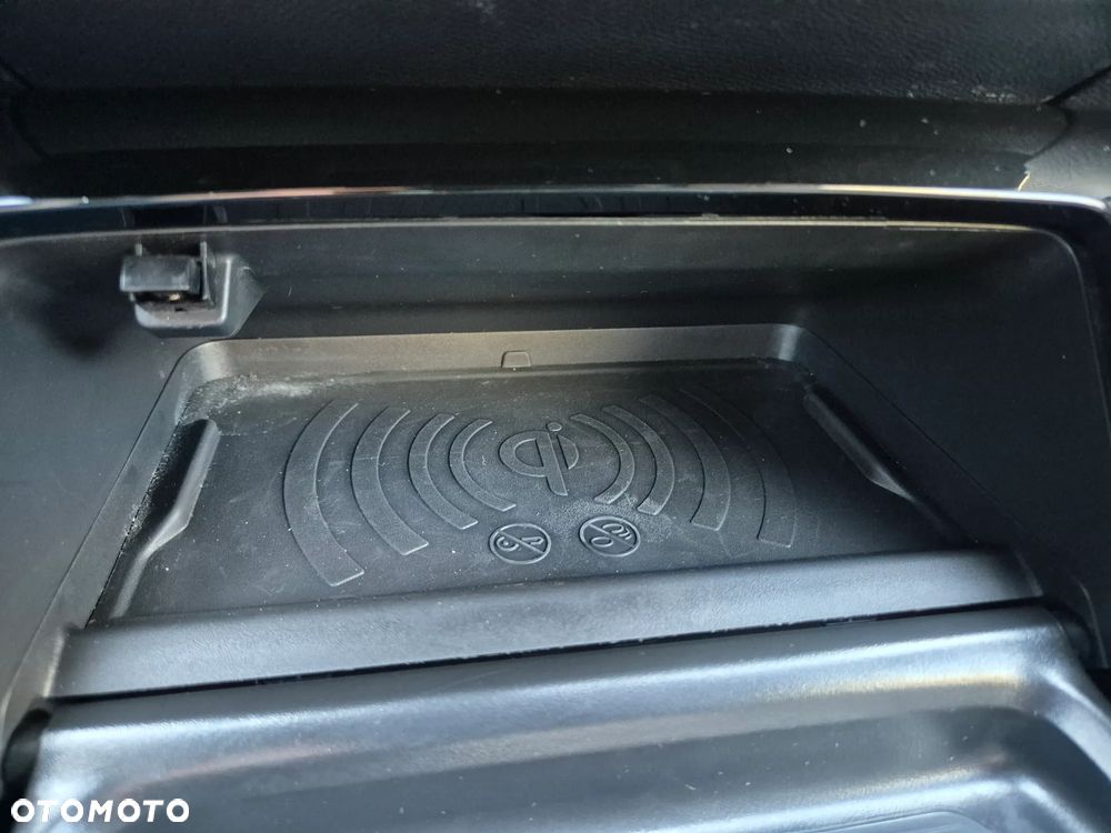 Peugeot 2008 Hybrid 136 e-DSC Allure - 10