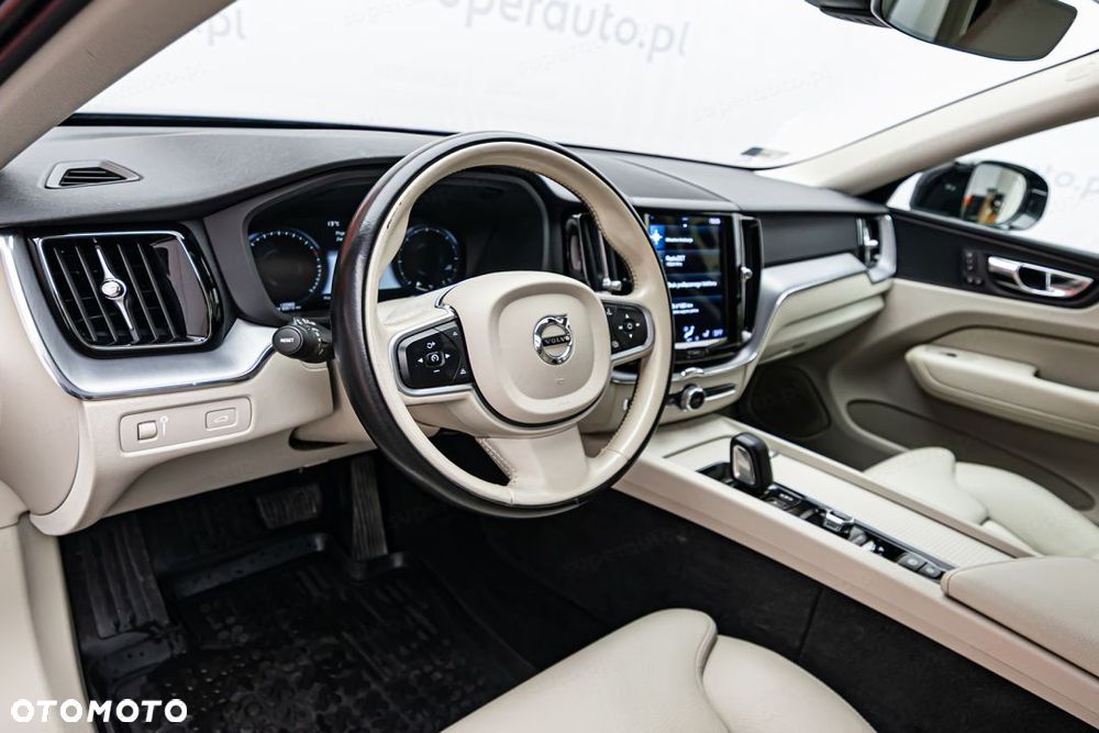 Volvo XC 60 B4 D AWD Momentum Pro - 11